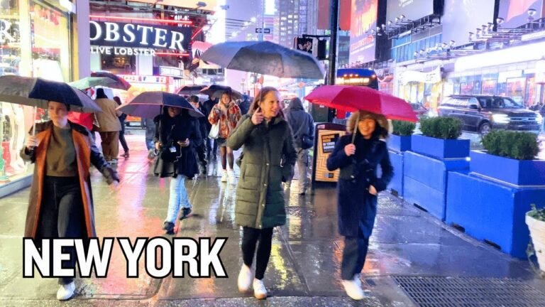 Rainy Night in New York City ☔🗽 – Experience NYC! Explore Manhattan at NIGHT!