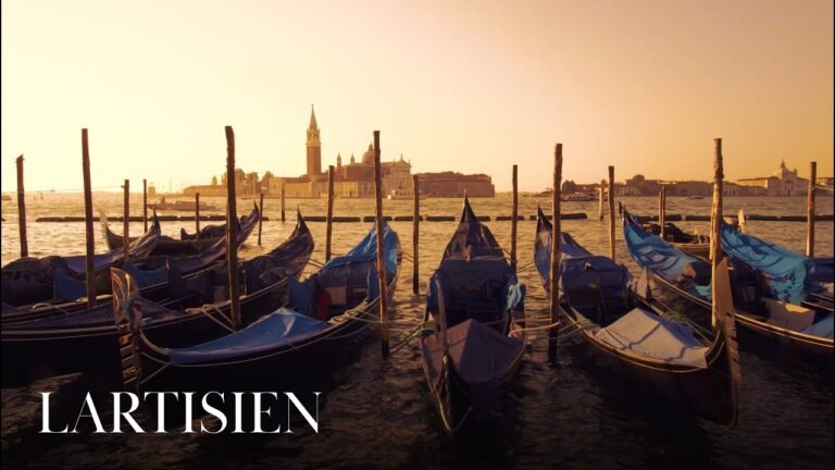 Venice Italy : Gondolas's tradition